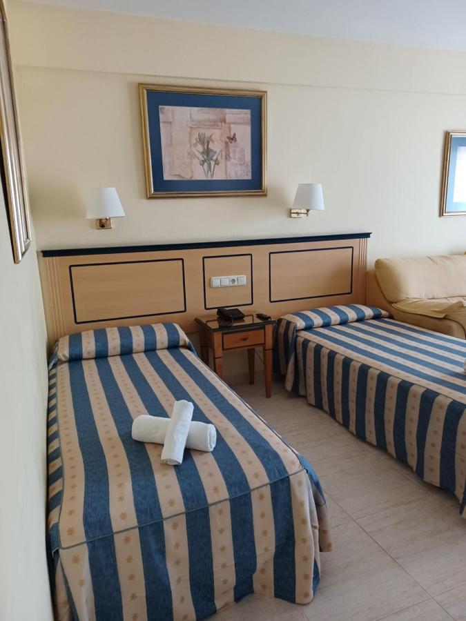 Apartament Primera Linea De Playa Y Vista Al Mar En Pyr Fuengirola Estudio Zewnętrze zdjęcie